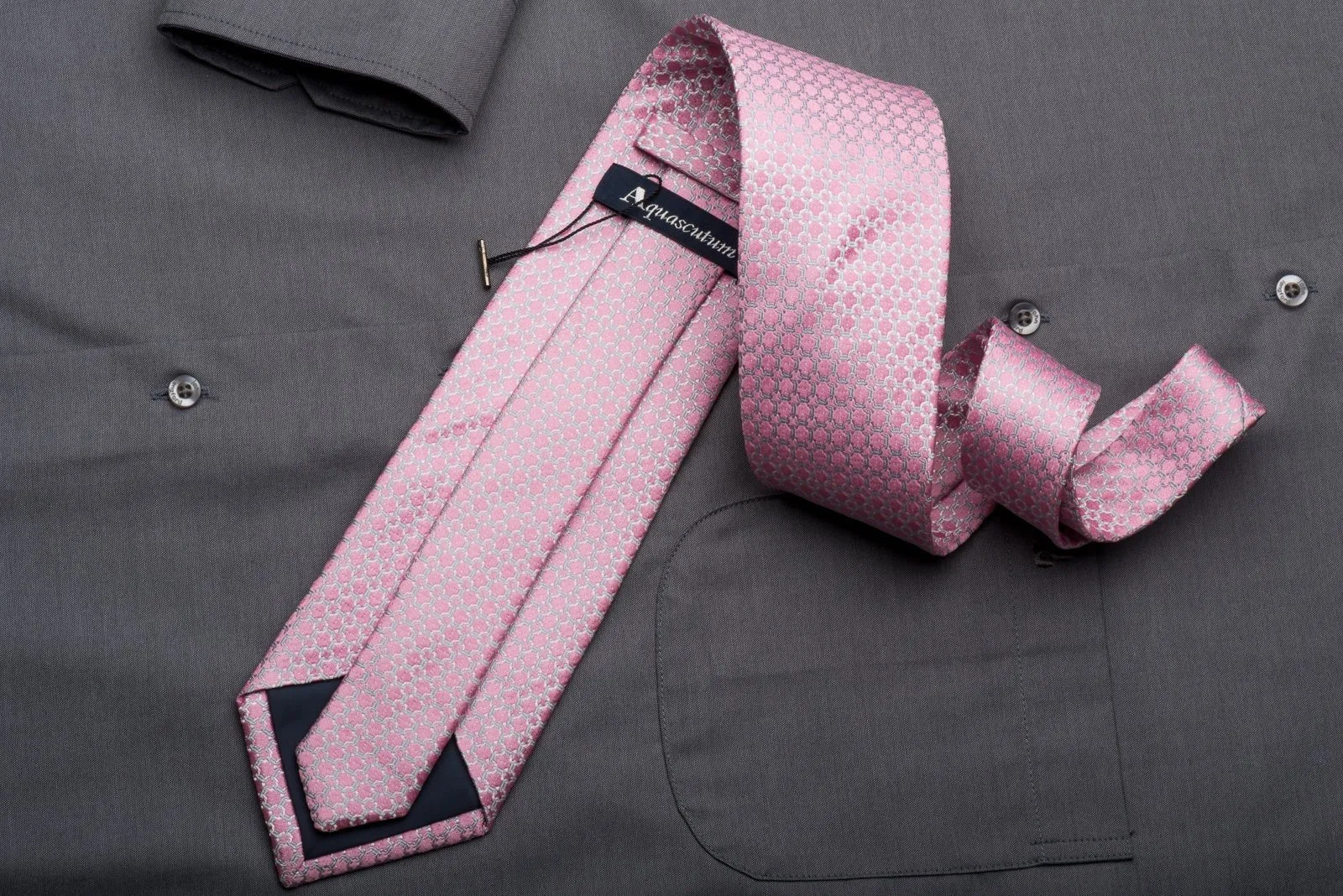 Aquascutum Men's Silk Tie Interlocking Chains On Pink With Silver Sparkles