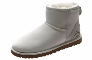 UGG CLASSIC WHITE BOOTS